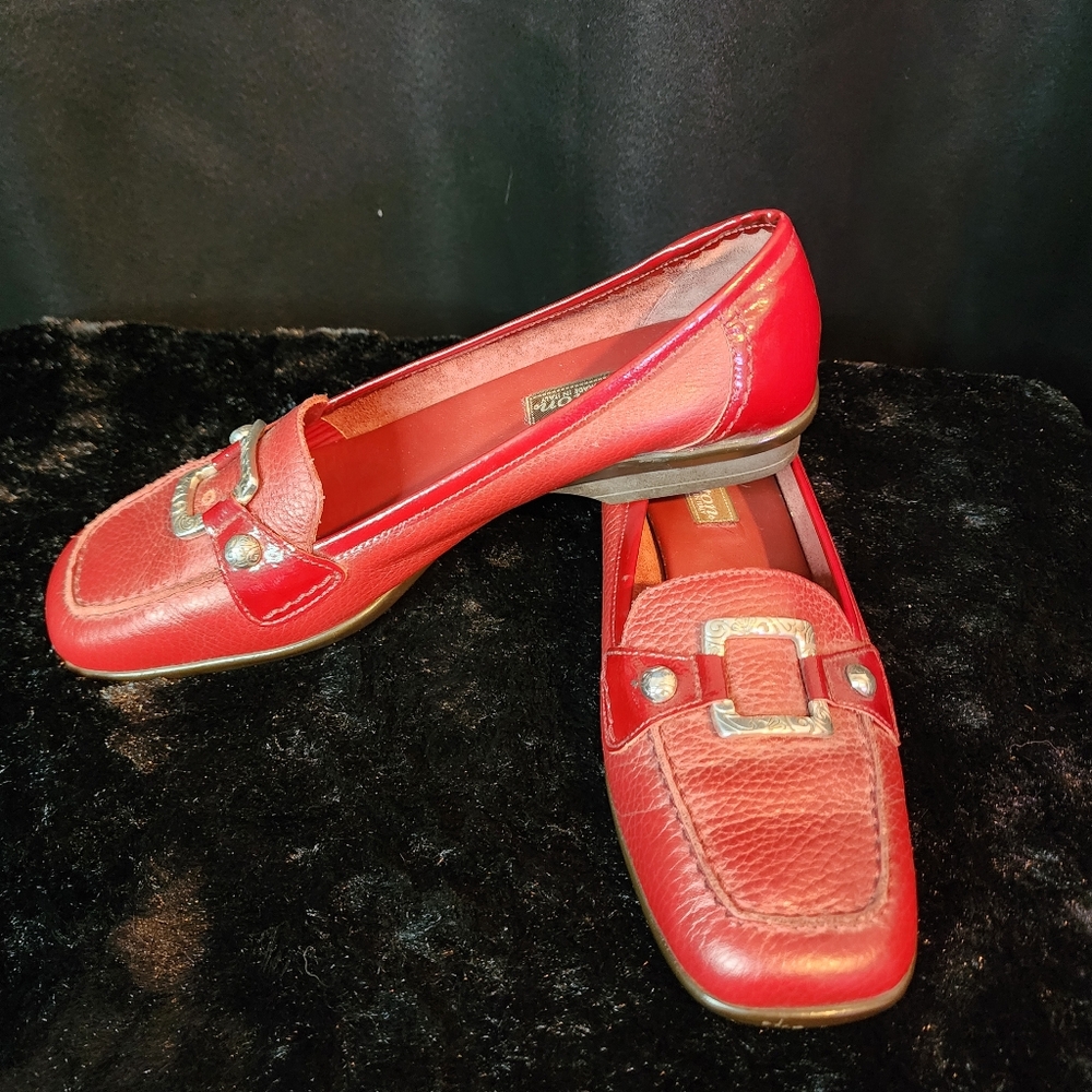 Vintage Brighton Made in Italy Wine Color Size 8 Slip On Shoes